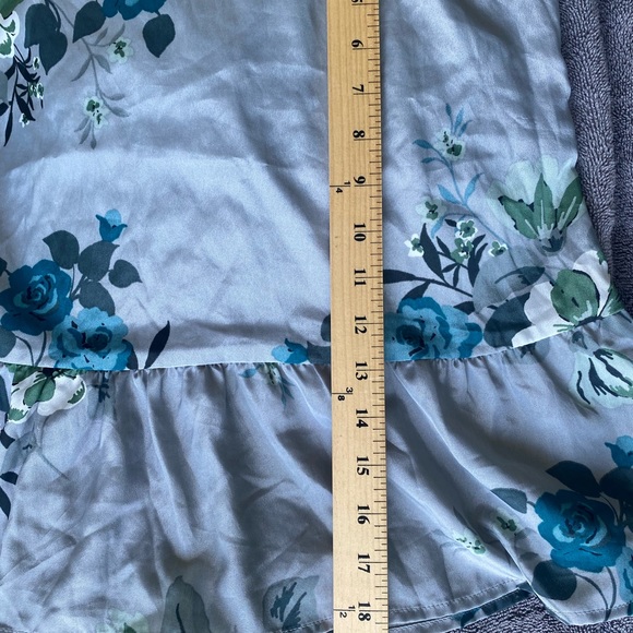 Womens blue flowery peplum tank top size small  fits like a juniors small - Picture 4 of 6